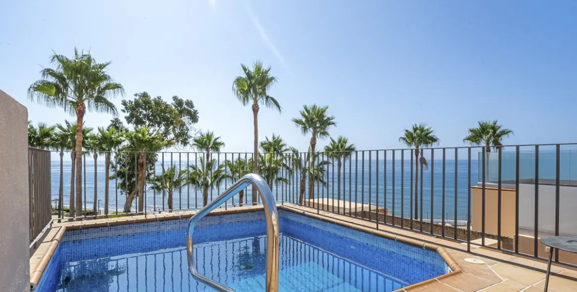Sale of penthouse in Estepona 1