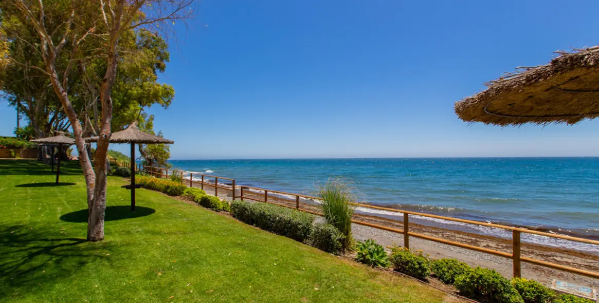 Sale of penthouse in Estepona 30