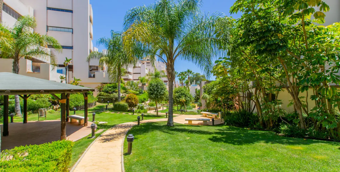 Sale of penthouse in Estepona 32