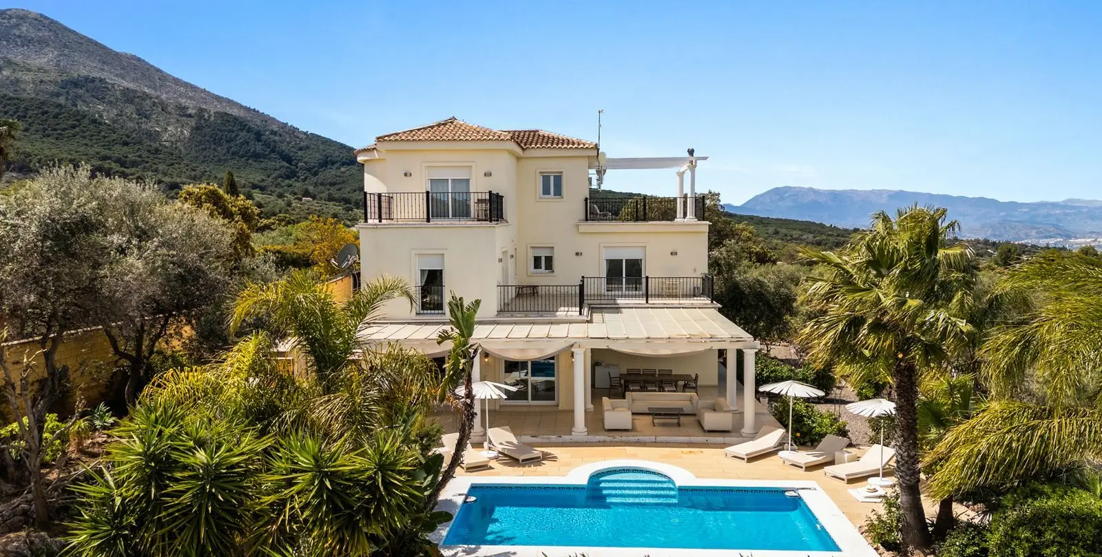 Sale of detached villa in Alhaurín el Grande 1