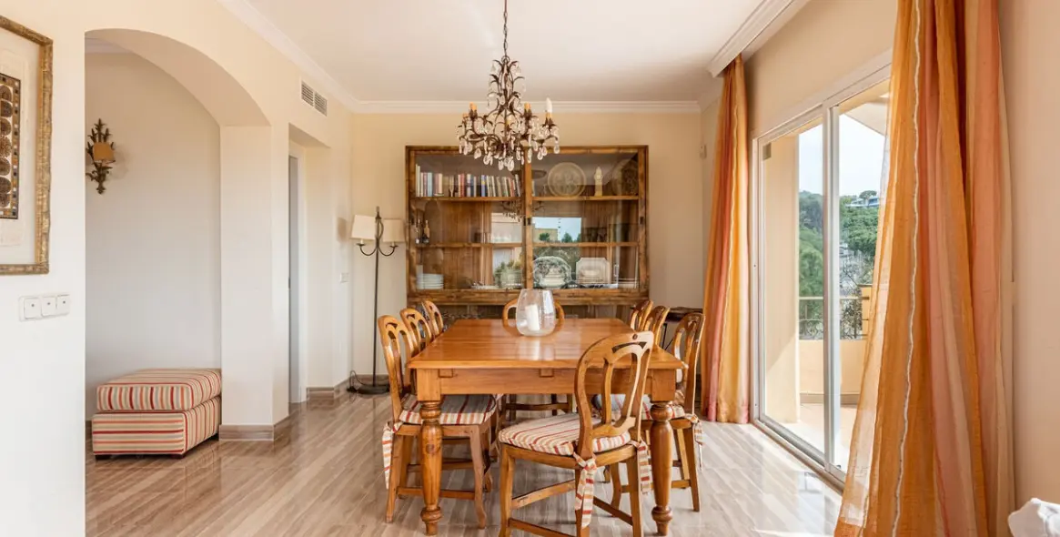 Продажа двухуровневого пентхауса в Elviria 5