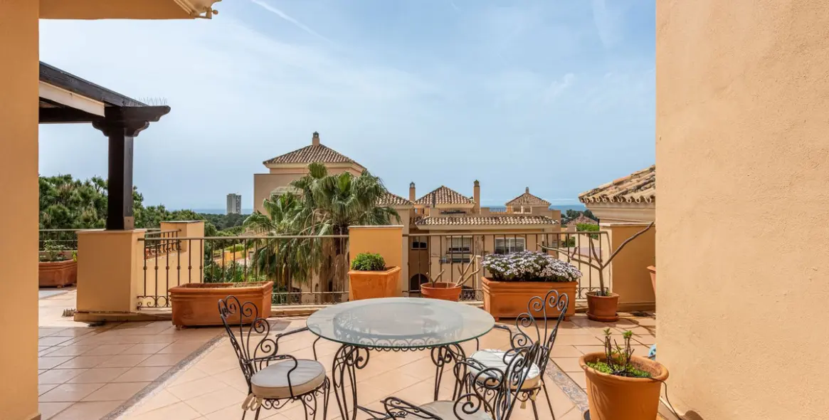 Продажа двухуровневого пентхауса в Elviria 16