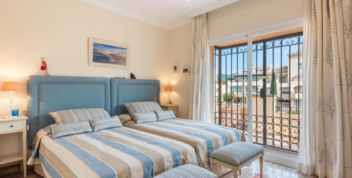 Продажа двухуровневого пентхауса в Elviria 22