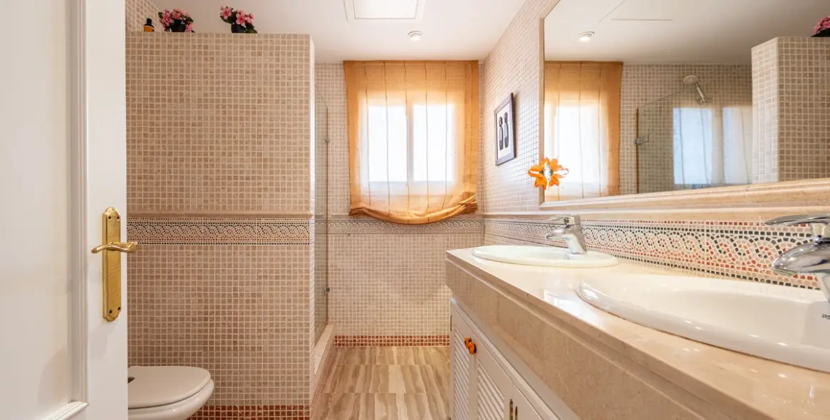 Продажа двухуровневого пентхауса в Elviria 35