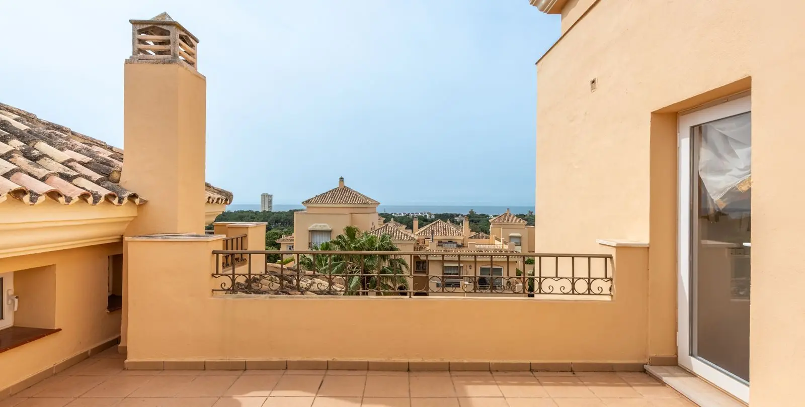 Продажа двухуровневого пентхауса в Elviria 2