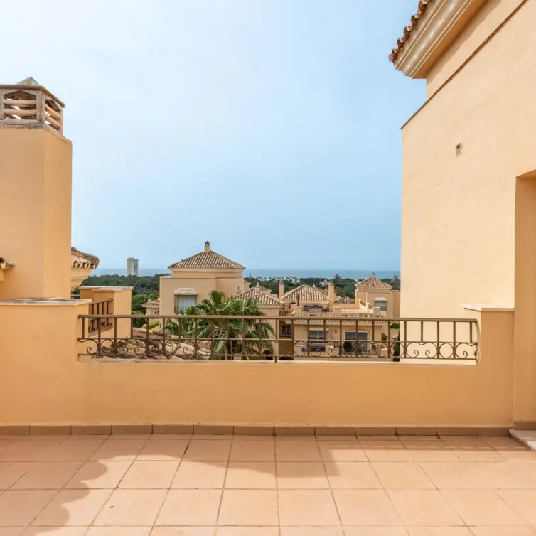 Продажа двухуровневого пентхауса в Elviria
