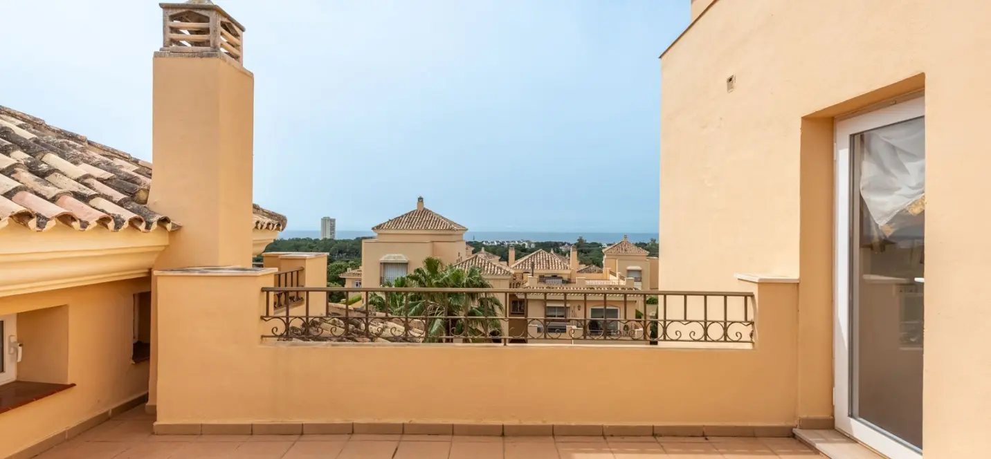 Продажа двухуровневого пентхауса в Elviria 1