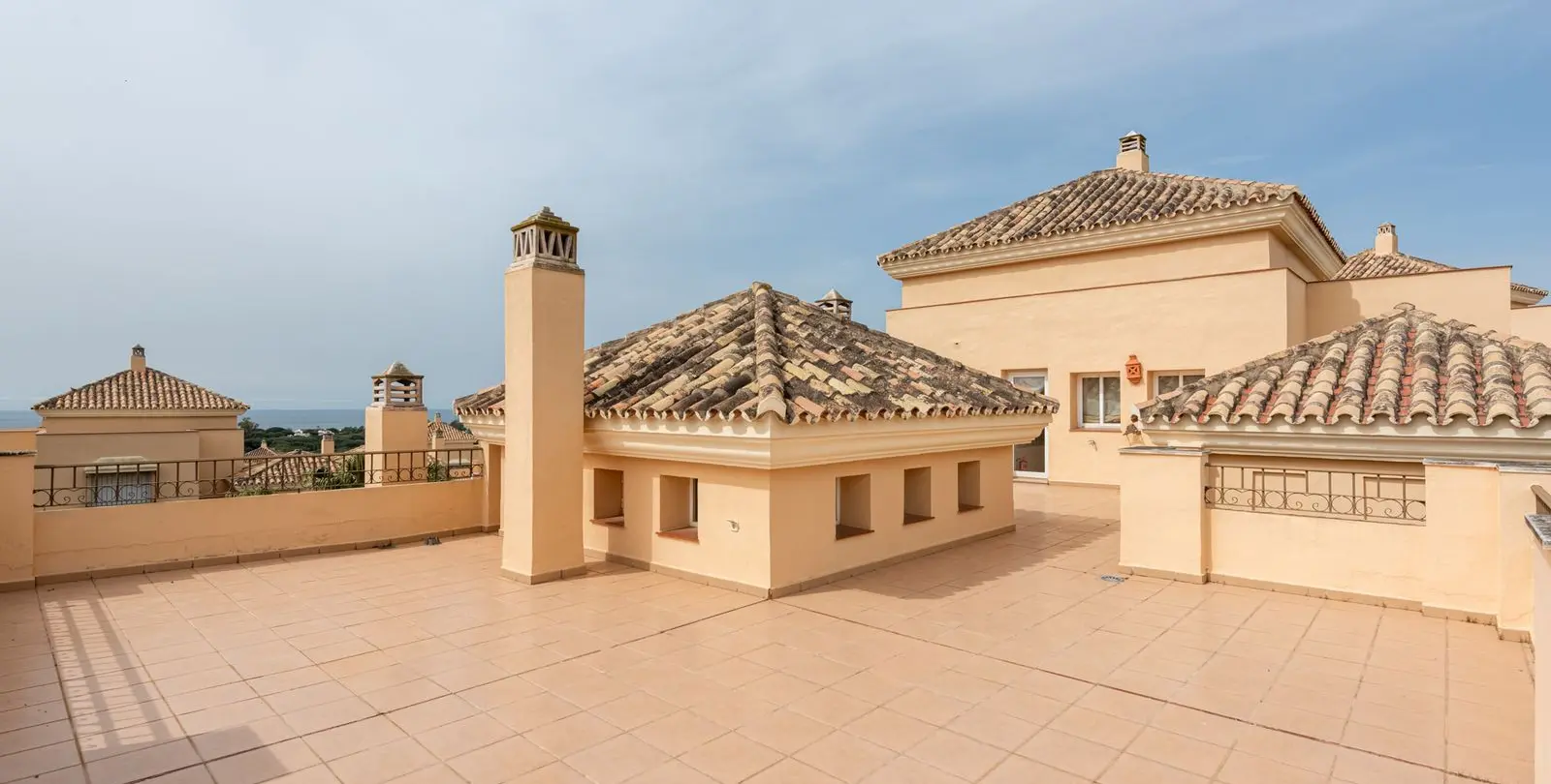 Продажа двухуровневого пентхауса в Elviria 11