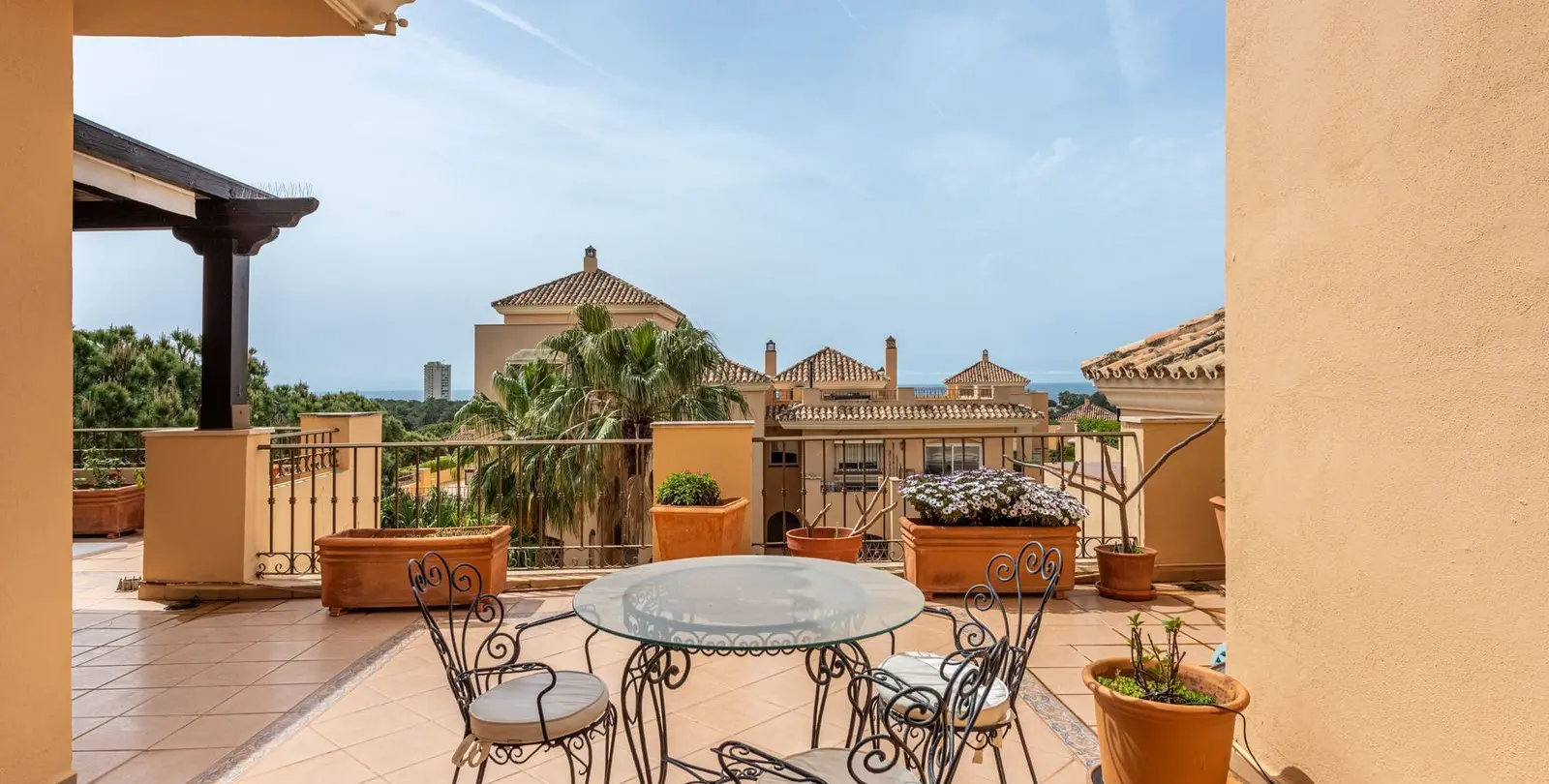Продажа двухуровневого пентхауса в Elviria 16