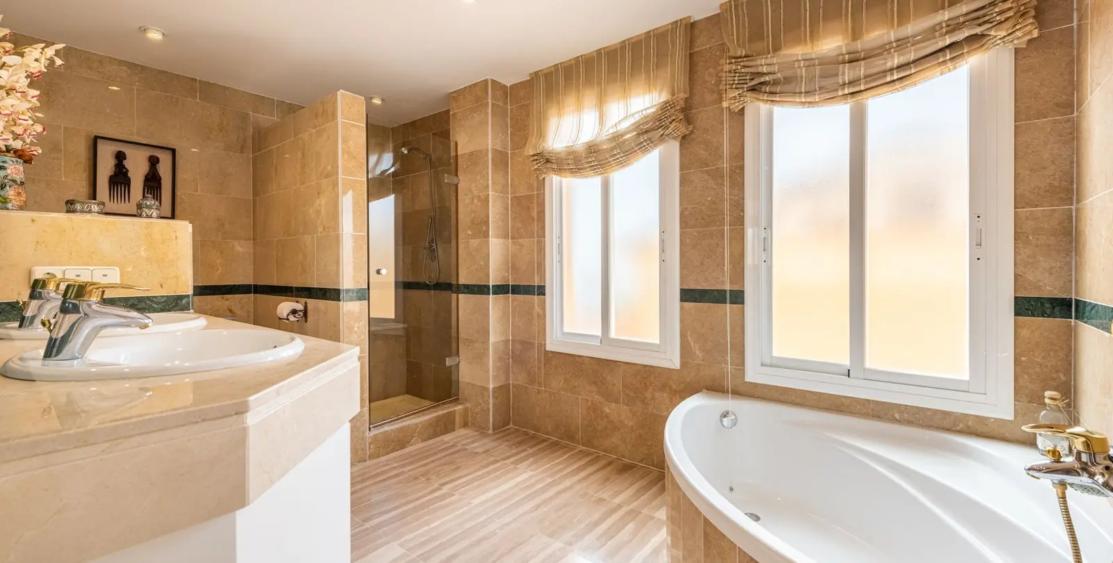 Продажа двухуровневого пентхауса в Elviria 20