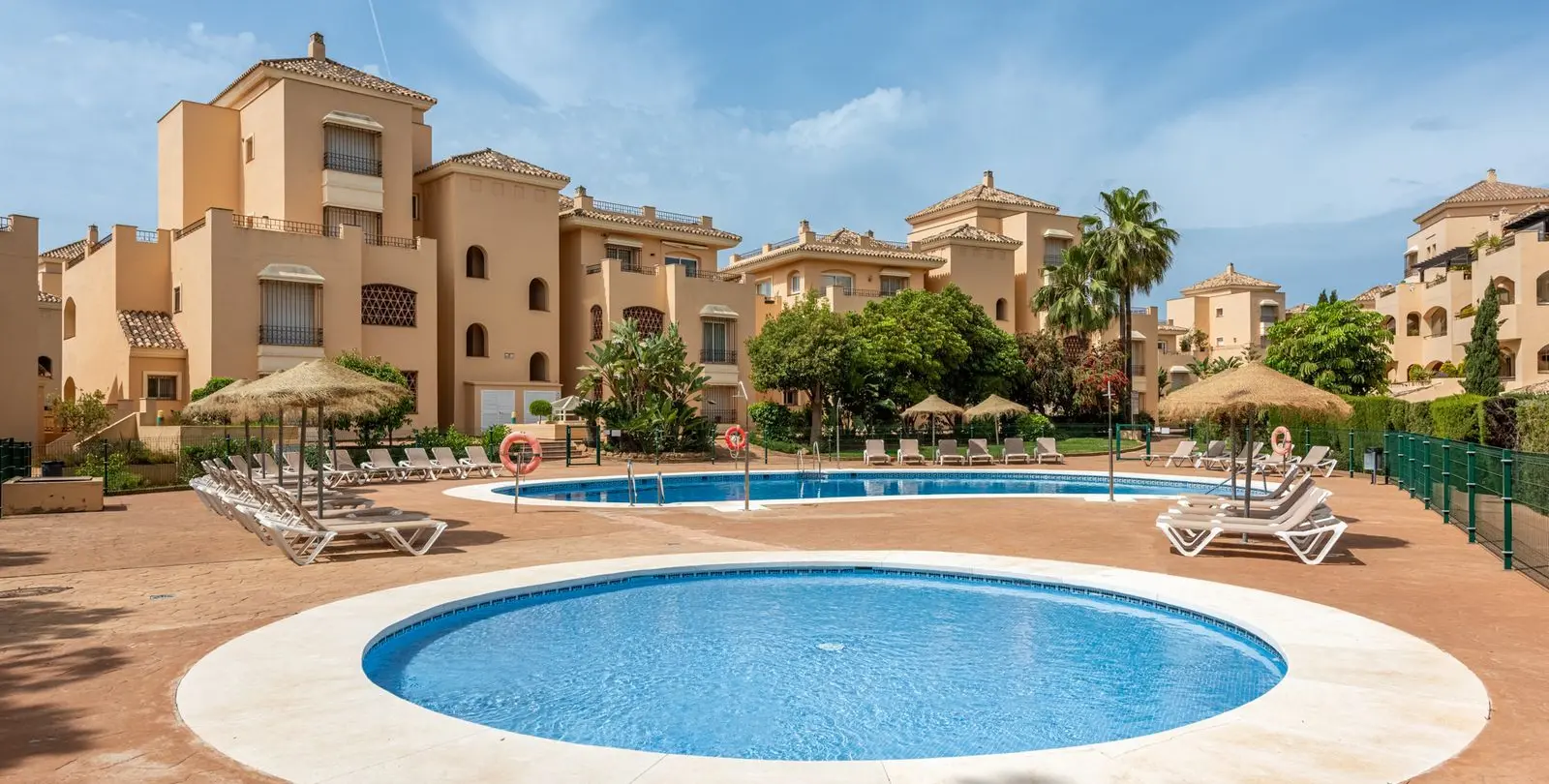 Продажа двухуровневого пентхауса в Elviria 26