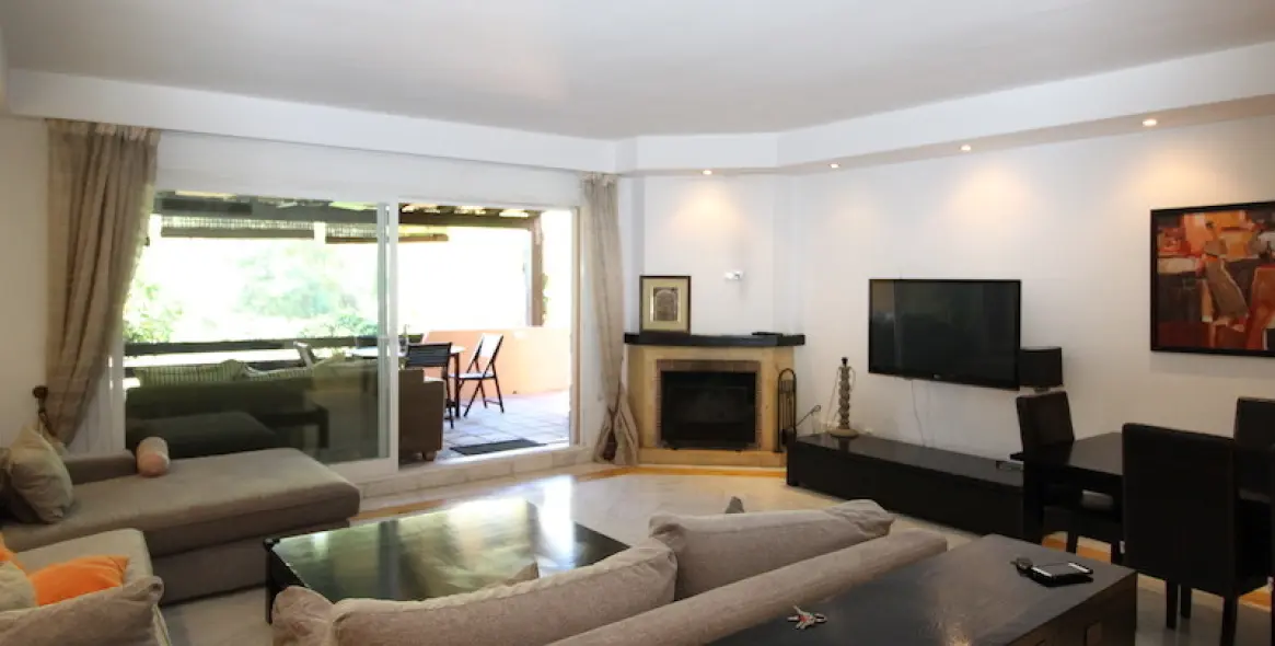 Long-term rent of semi-detached house in The Golden Mile 5