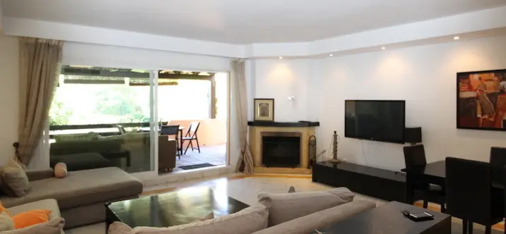 Long-term rent of semi-detached house in The Golden Mile 4