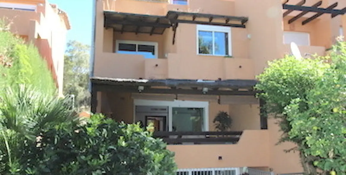 Long-term rent of semi-detached house in The Golden Mile 7