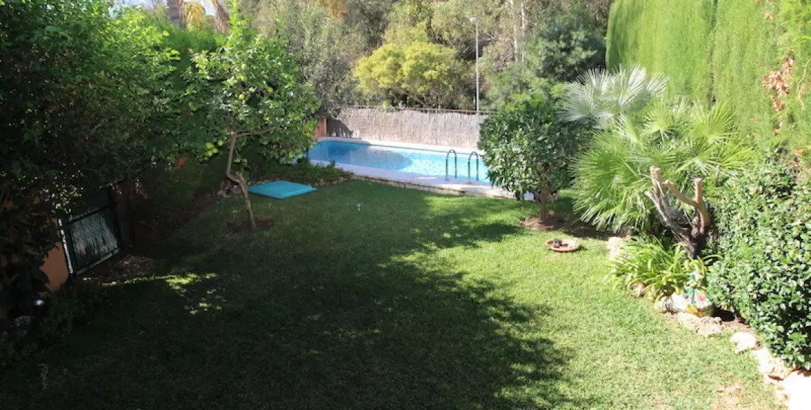 Long-term rent of semi-detached house in The Golden Mile 8