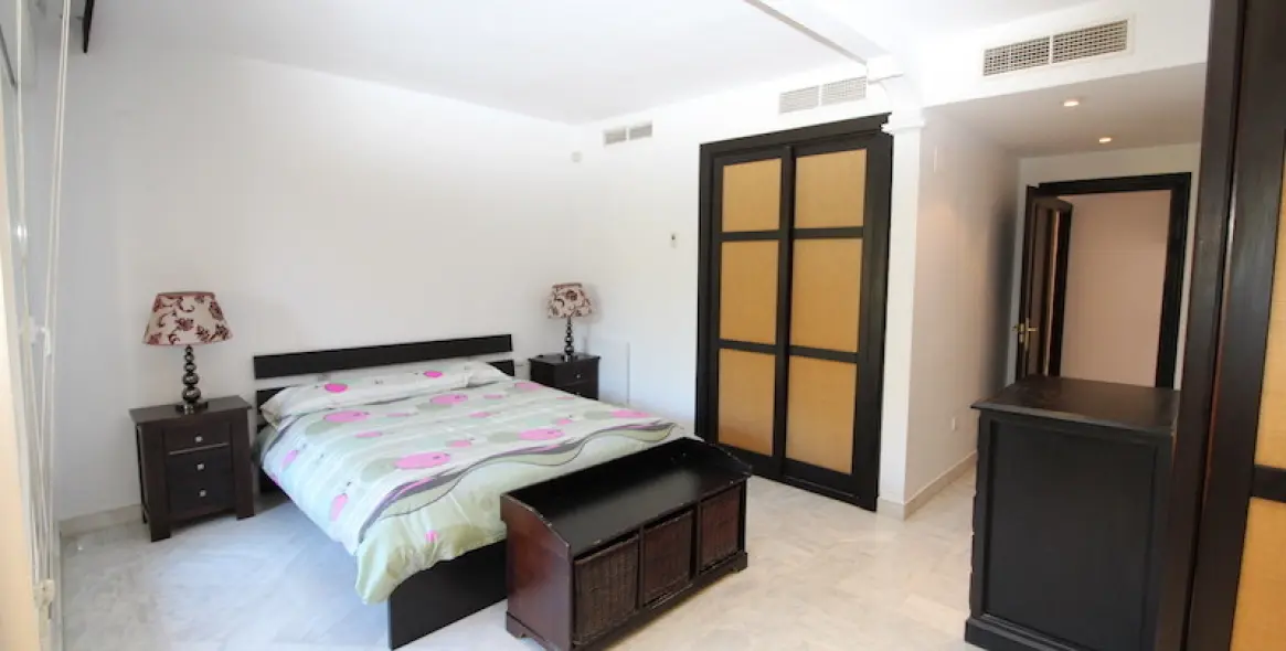 Long-term rent of semi-detached house in The Golden Mile 9