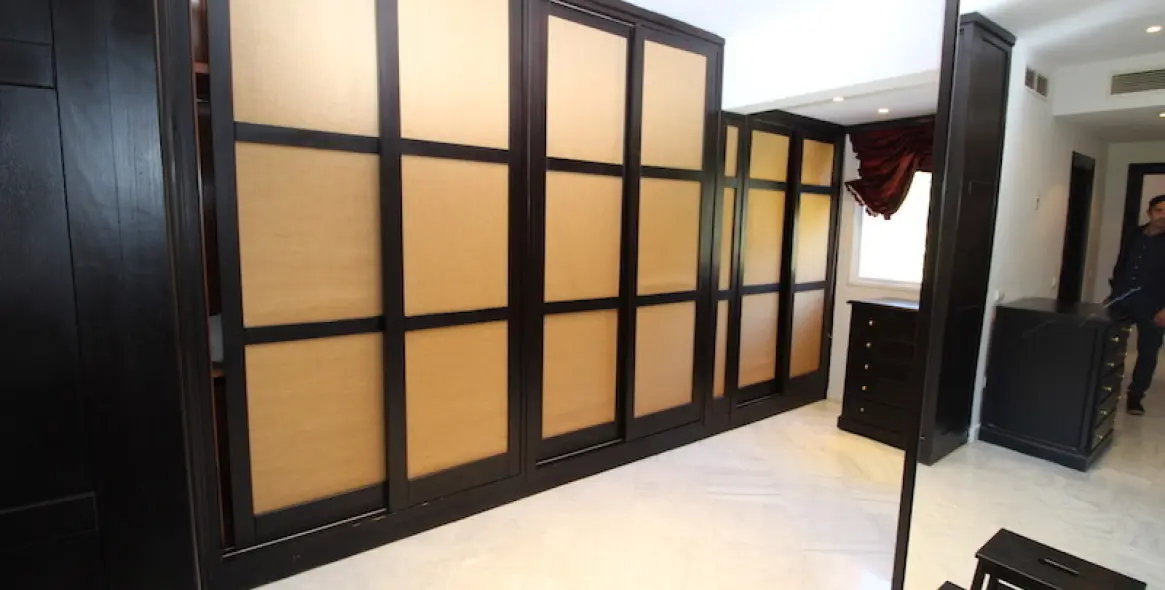 Long-term rent of semi-detached house in The Golden Mile 10