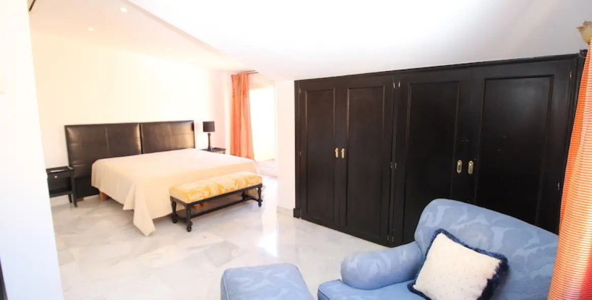 Long-term rent of semi-detached house in The Golden Mile 13