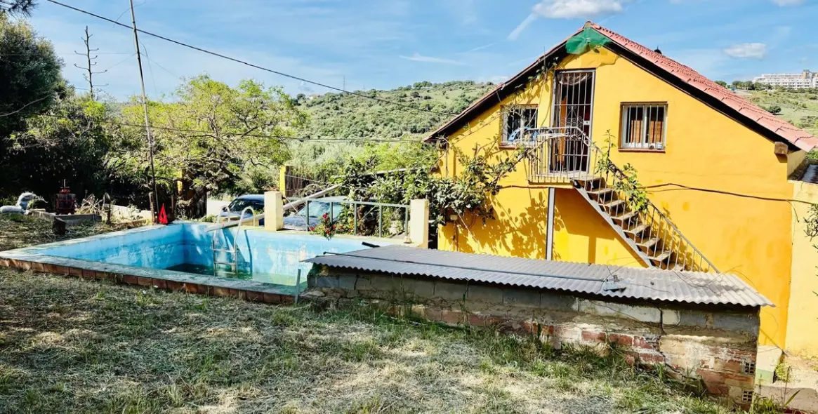 Sale of residential plot in Estepona 3