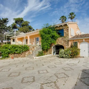 Venta de villa independiente en Estepona