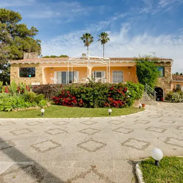 Venta de villa independiente en Estepona