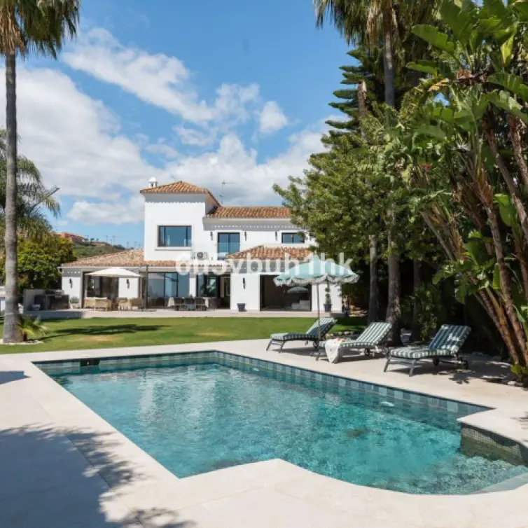 Sale of detached villa in Benahavís