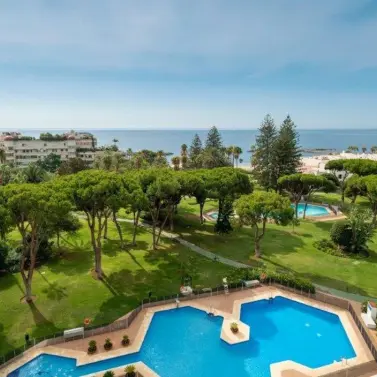 Alquiler a largo plazo de ático dúplex en Puerto Banús