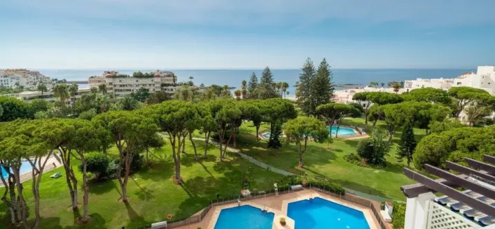 Alquiler a largo plazo de ático dúplex en Puerto Banús 0