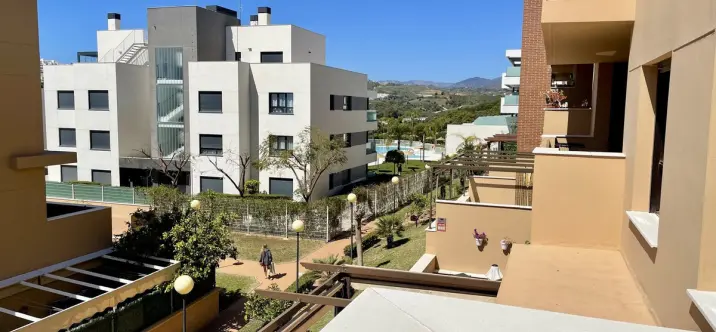 Sale of middle floor apartment in La Cala 4