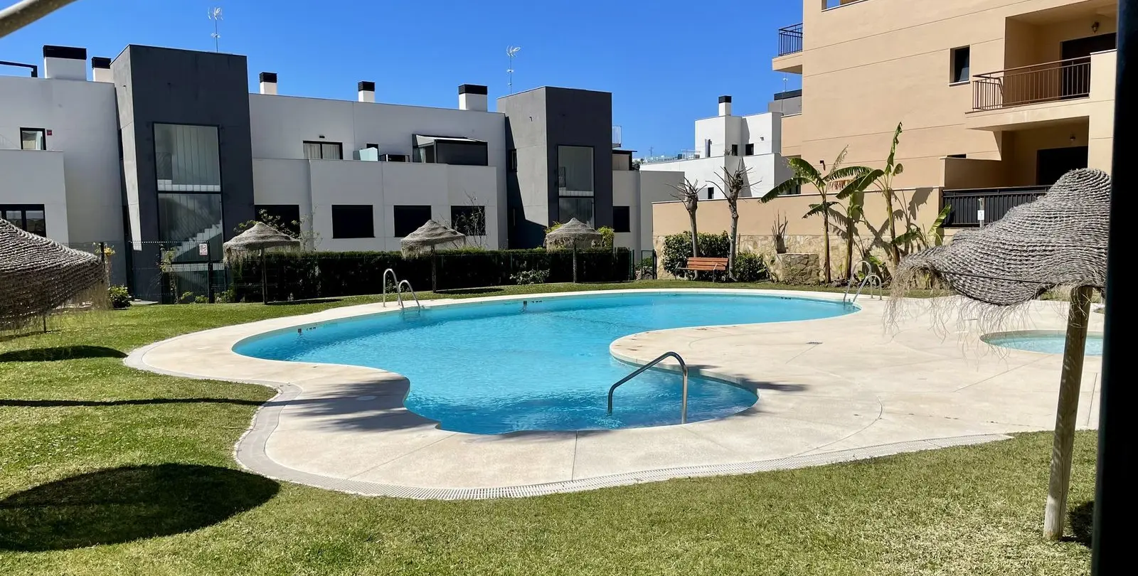 Sale of middle floor apartment in La Cala 3
