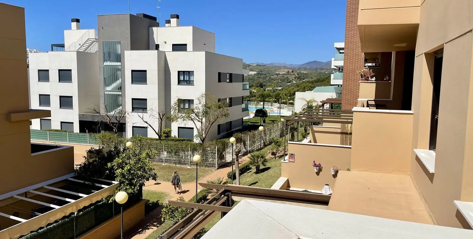 Sale of middle floor apartment in La Cala 5
