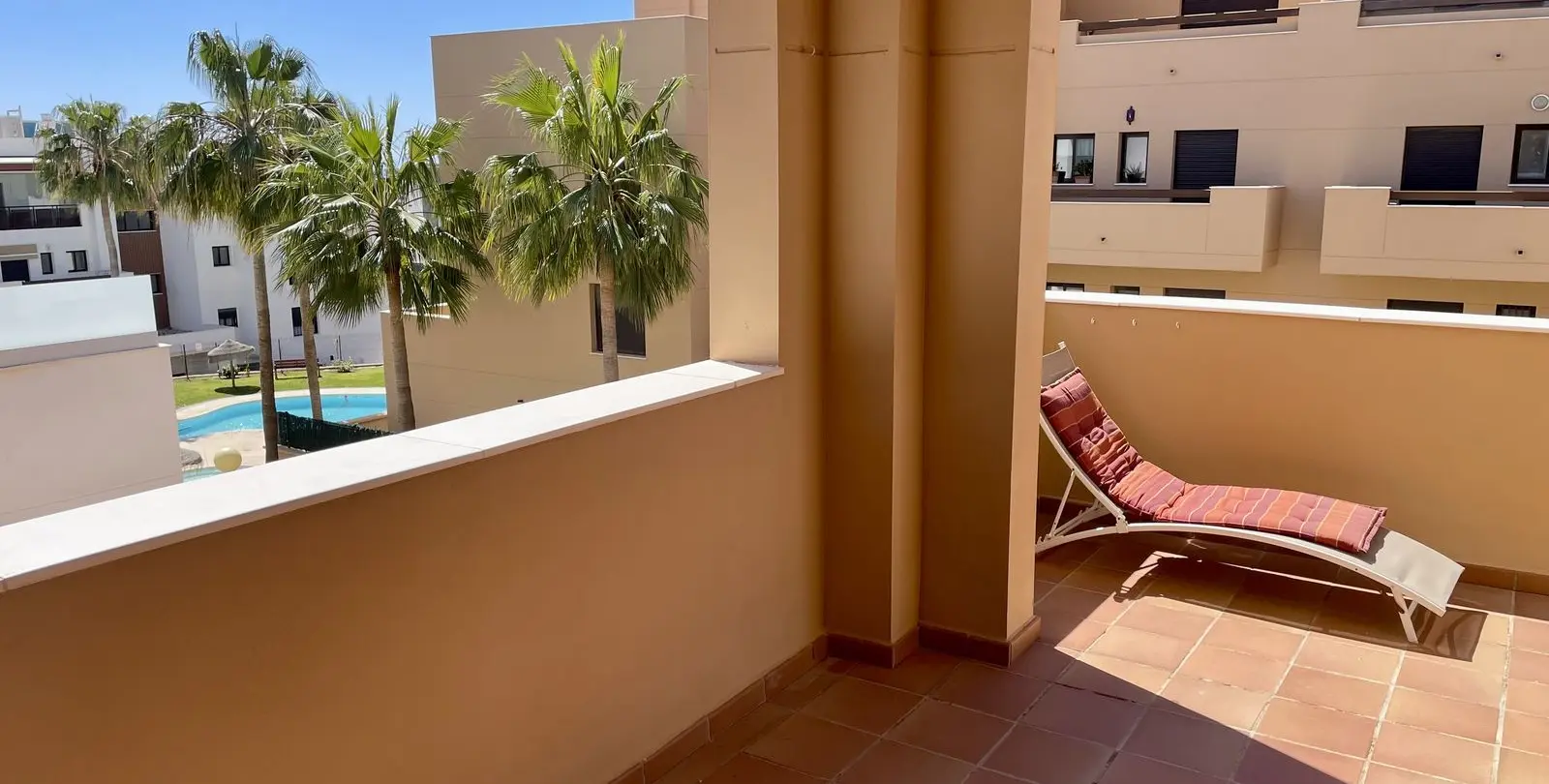 Sale of middle floor apartment in La Cala 6