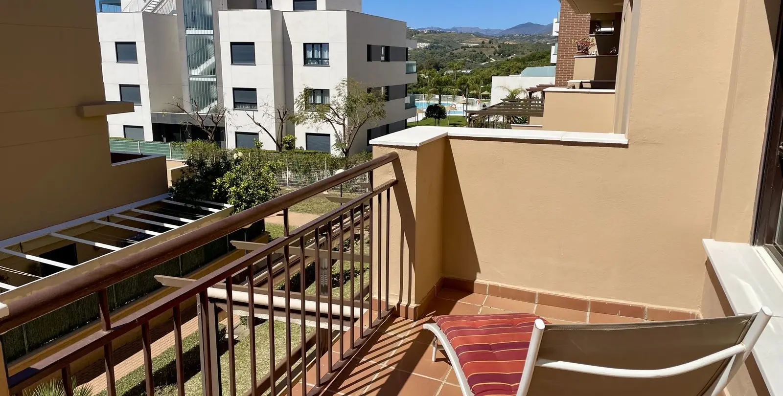 Sale of middle floor apartment in La Cala 8