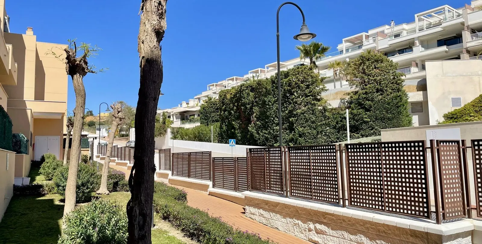 Sale of middle floor apartment in La Cala 20