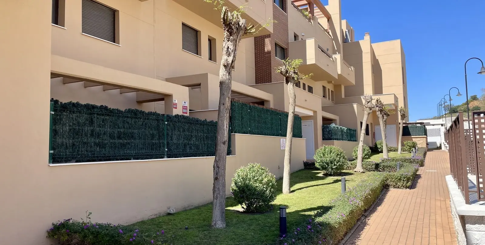 Sale of middle floor apartment in La Cala 25