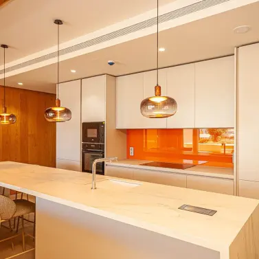 Venta de apartamento en planta media en Higueron