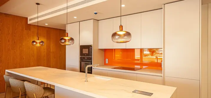 Venta de apartamento en planta media en Higueron 2