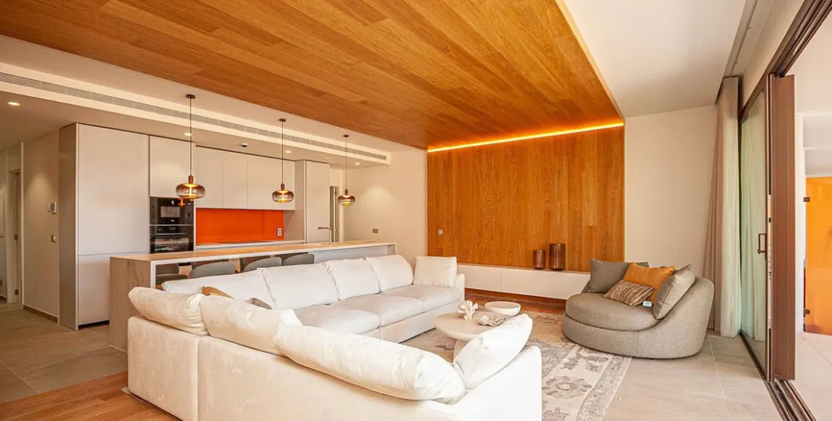 Sale of middle floor apartment in Higueron 9