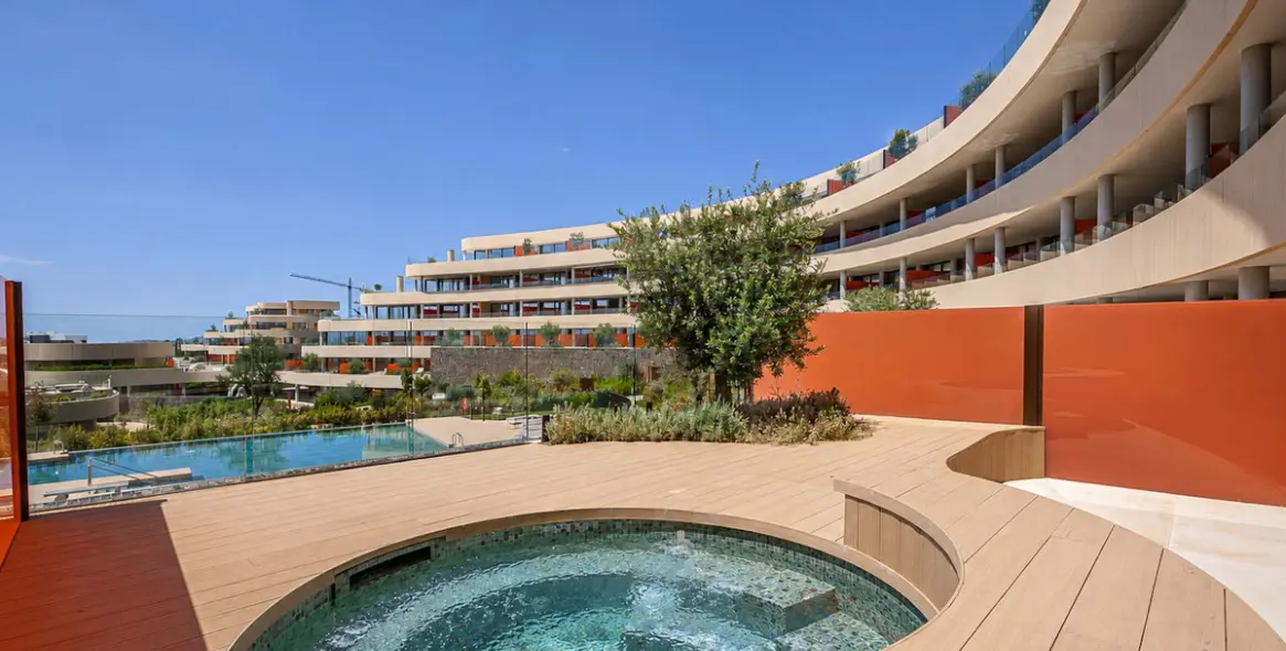 Sale of middle floor apartment in Higueron 13