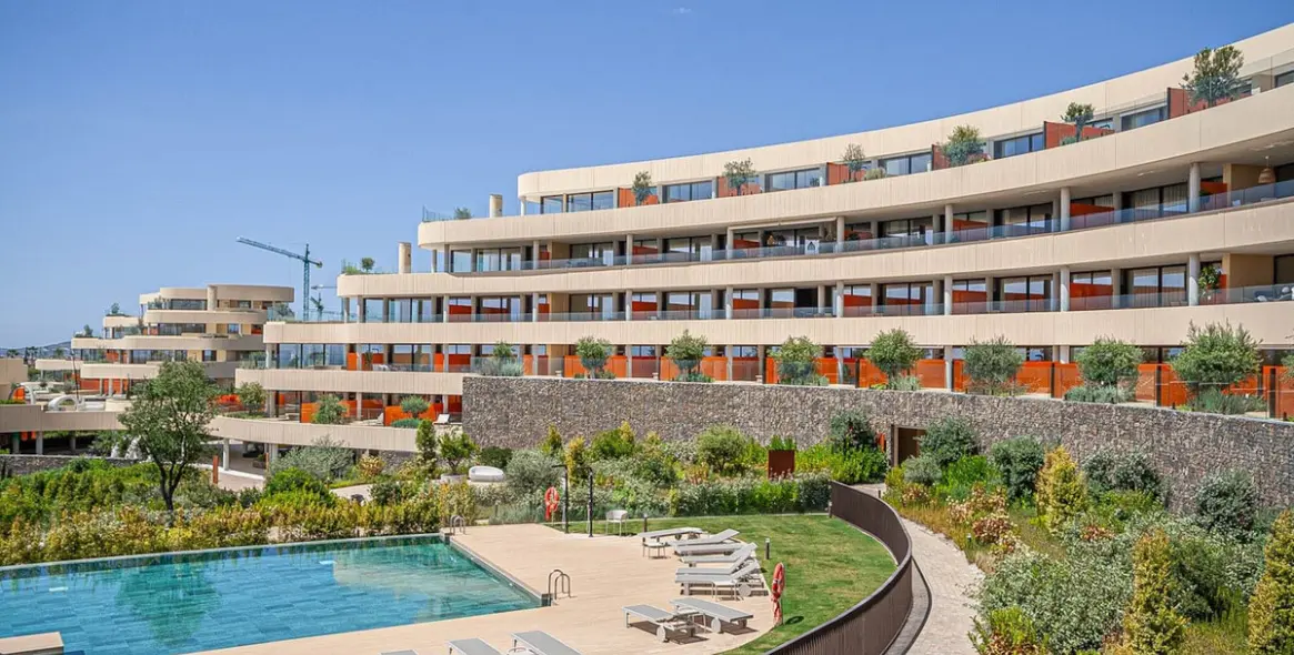 Sale of middle floor apartment in Higueron 14