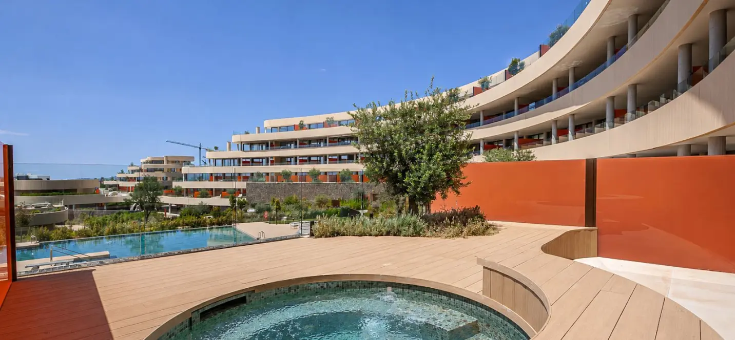 Sale of middle floor apartment in Higueron 0