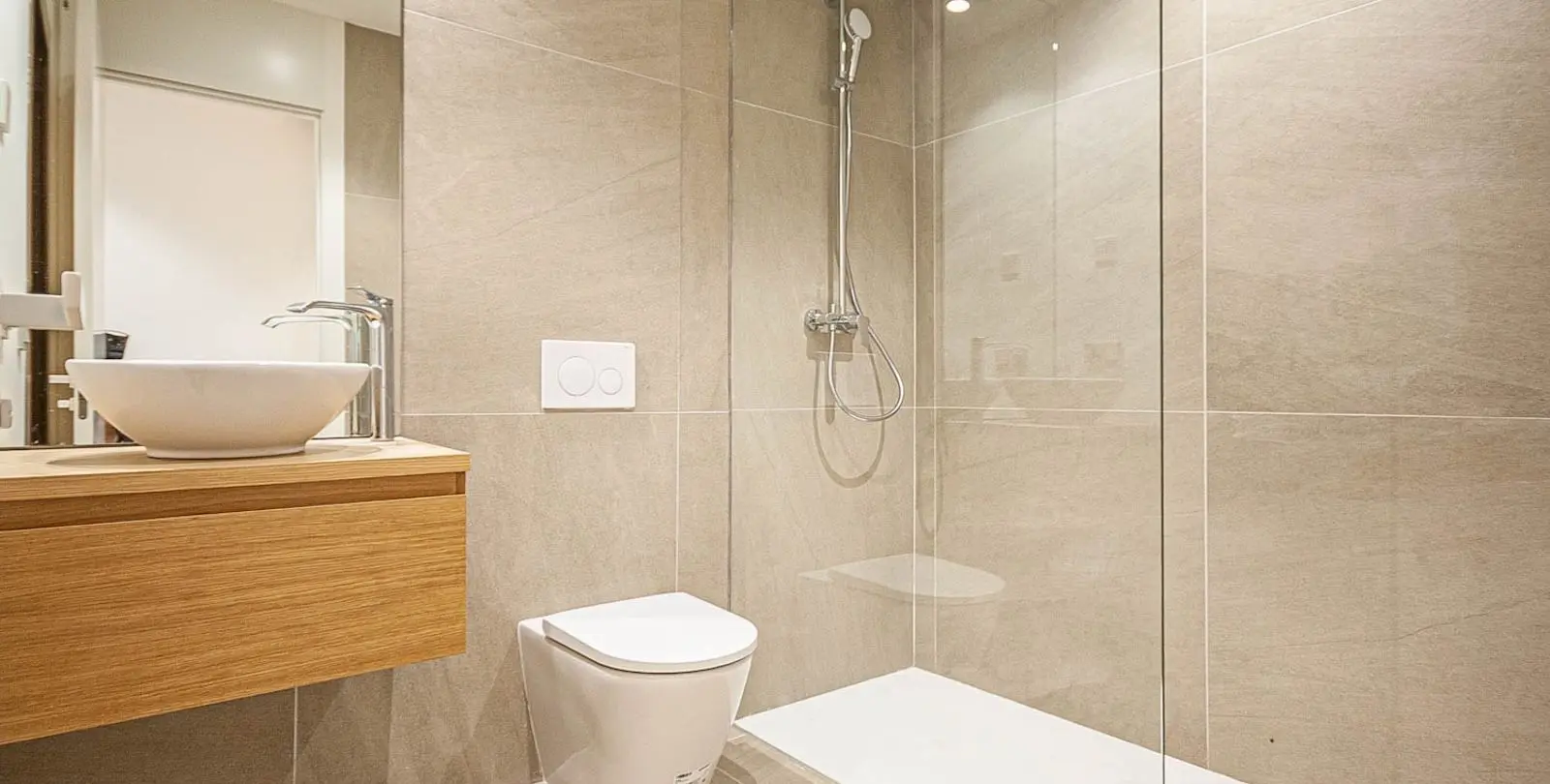 Sale of middle floor apartment in Higueron 7