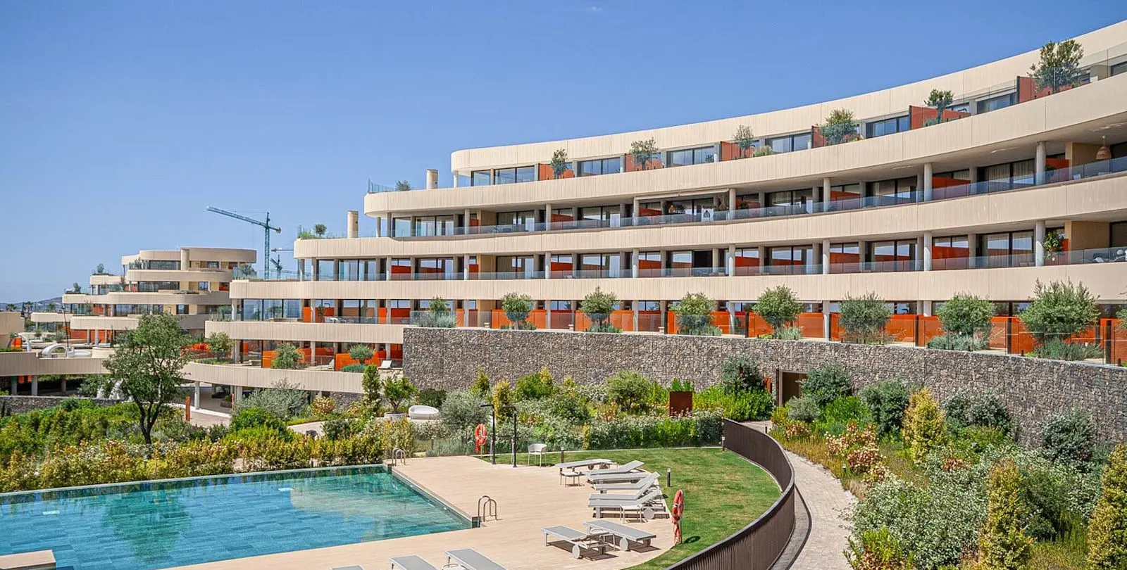 Sale of middle floor apartment in Higueron 14