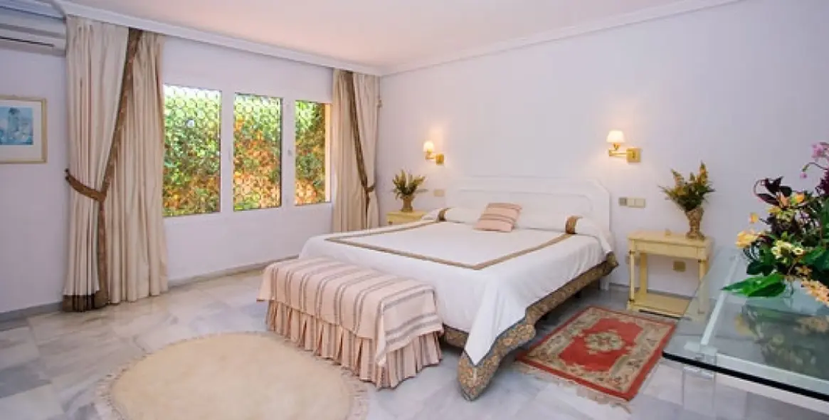 Short-term rent of detached villa in Puerto Banús 3