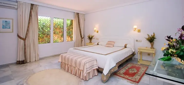 Short-term rent of detached villa in Puerto Banús 2