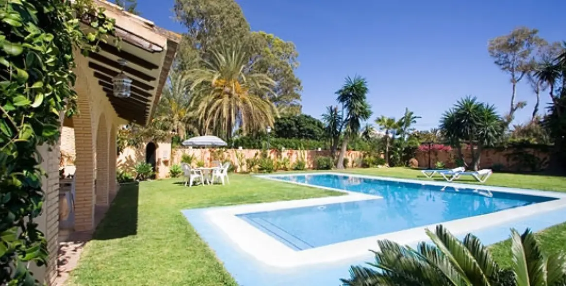 Short-term rent of detached villa in Puerto Banús 10