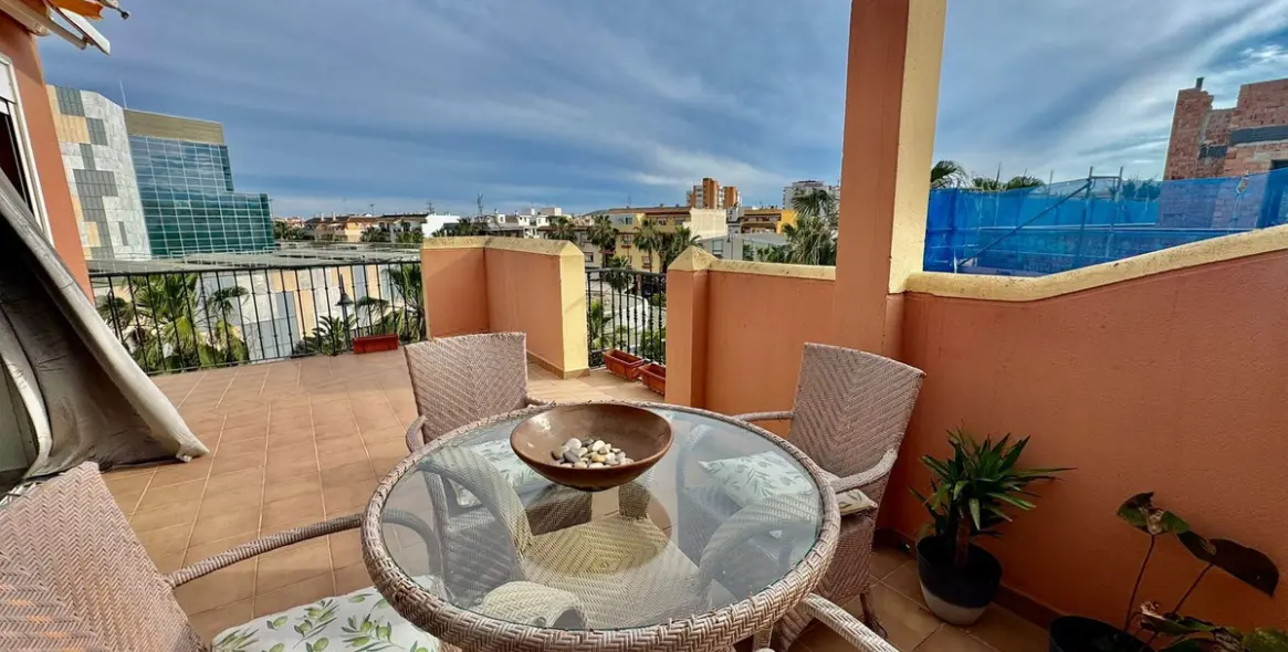 Sale of penthouse in Las Lagunas 2