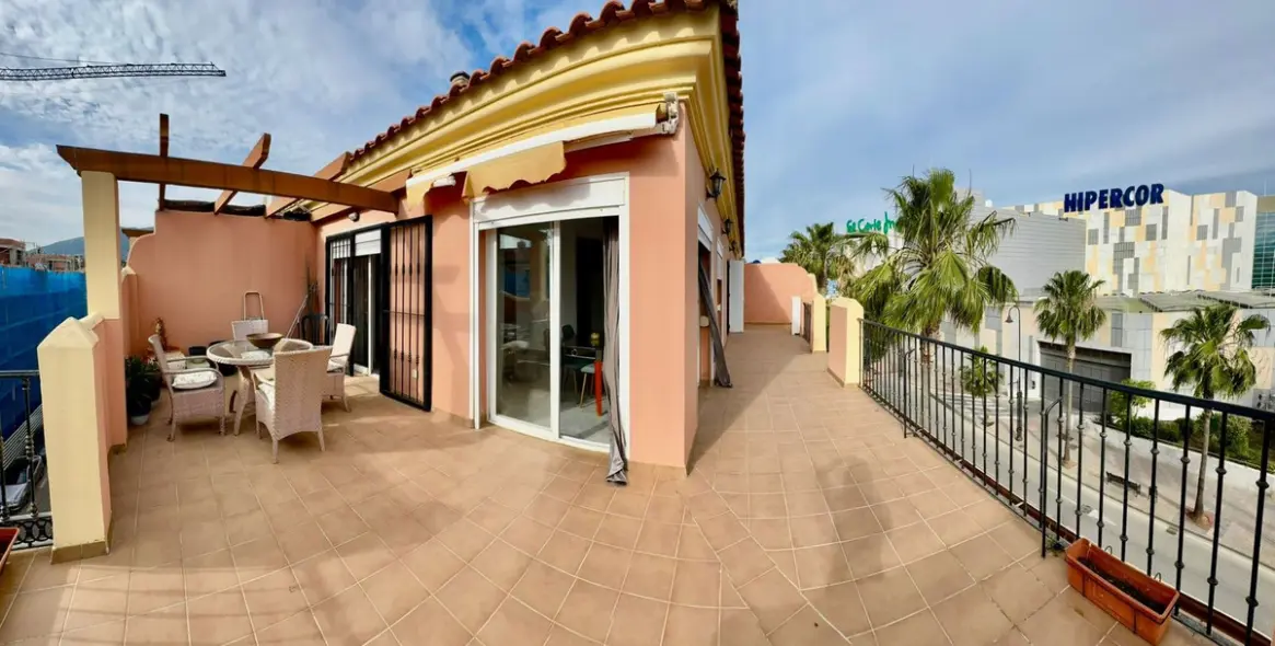 Sale of penthouse in Las Lagunas 12