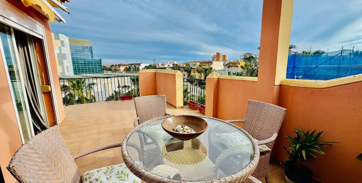 Sale of penthouse in Las Lagunas 13