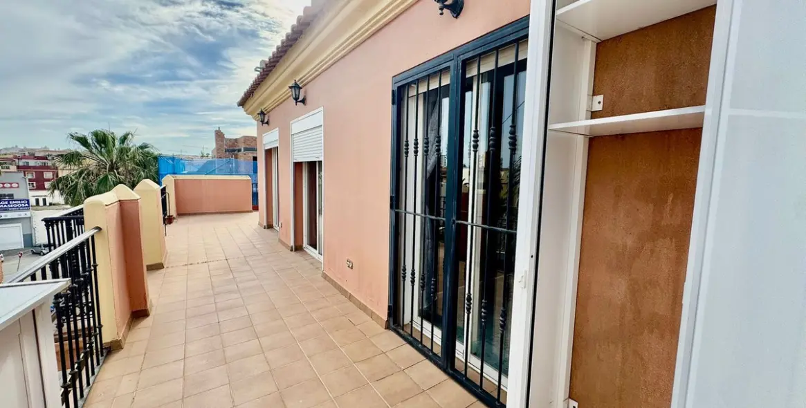 Sale of penthouse in Las Lagunas 15